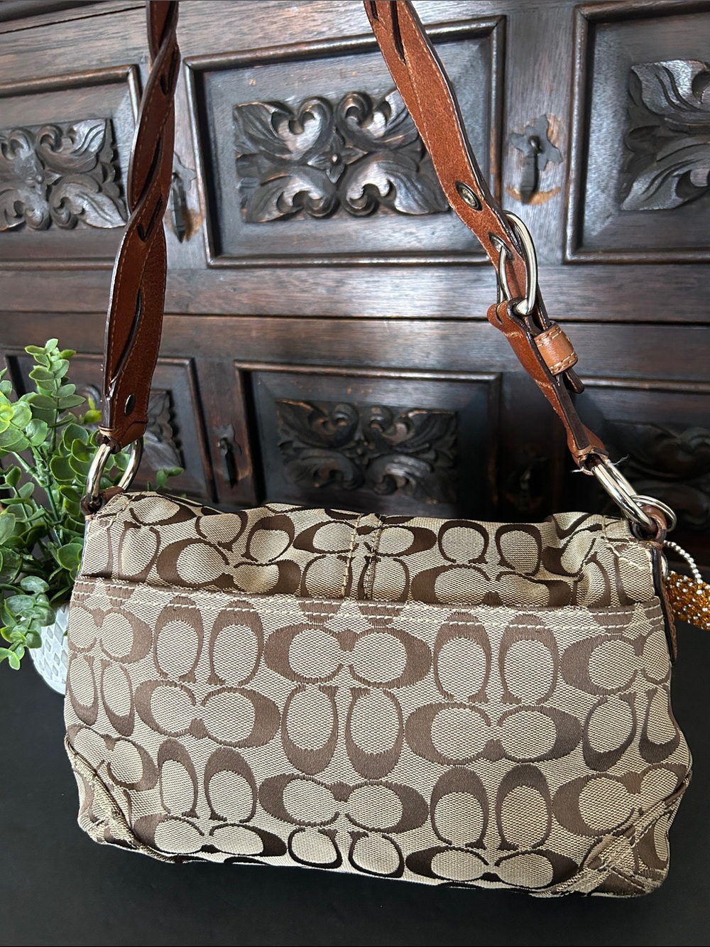 Vintage Y2K Coach SoHo Signature Pockets Flap
Braided Strap Brown Shoulder - Picture 5 of 17